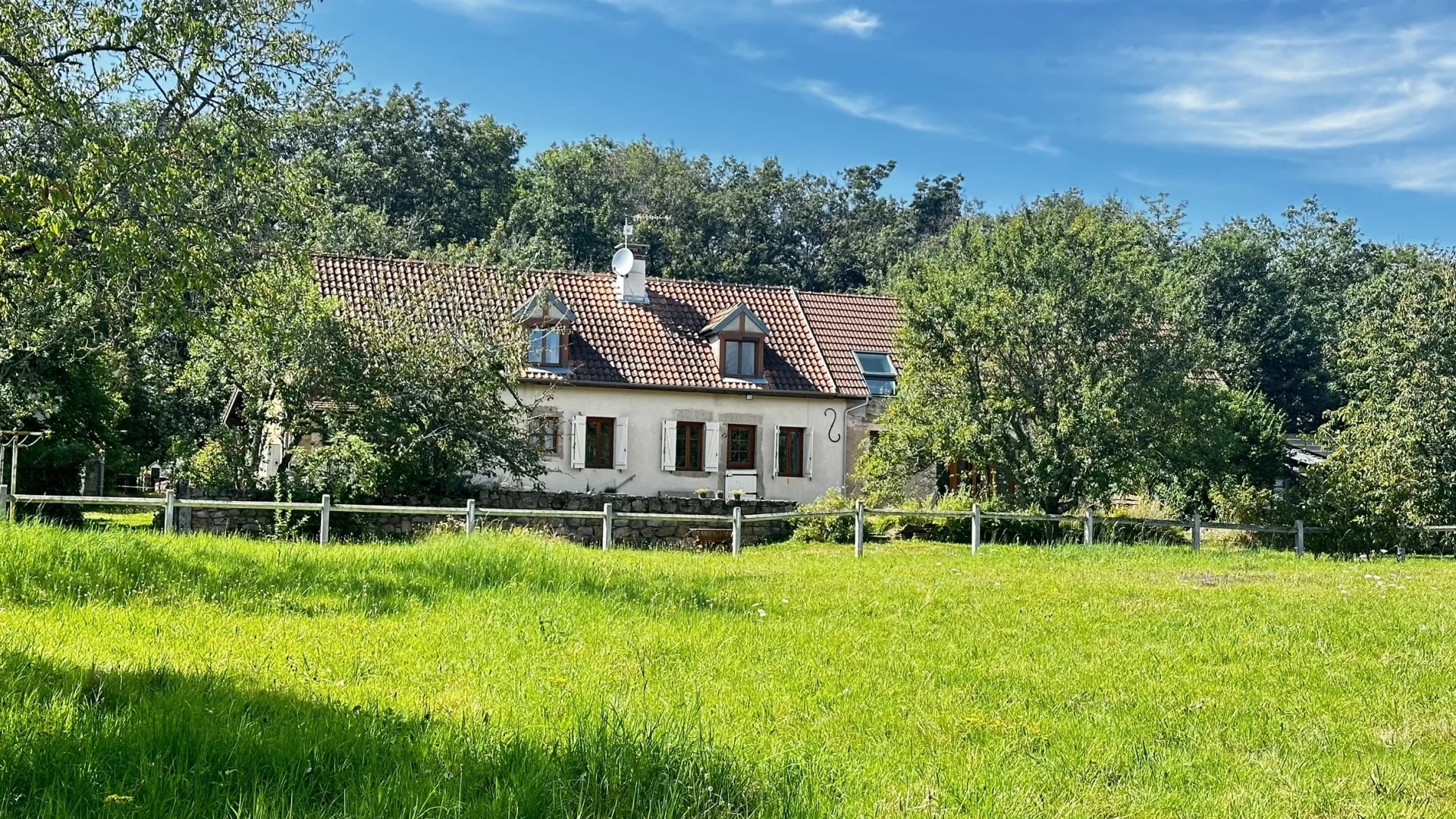 vente maison LA ROCHE EN BRENIL